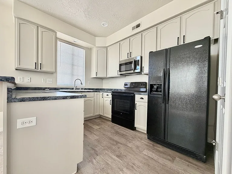 6353 W Passenger Ln — Photo 9