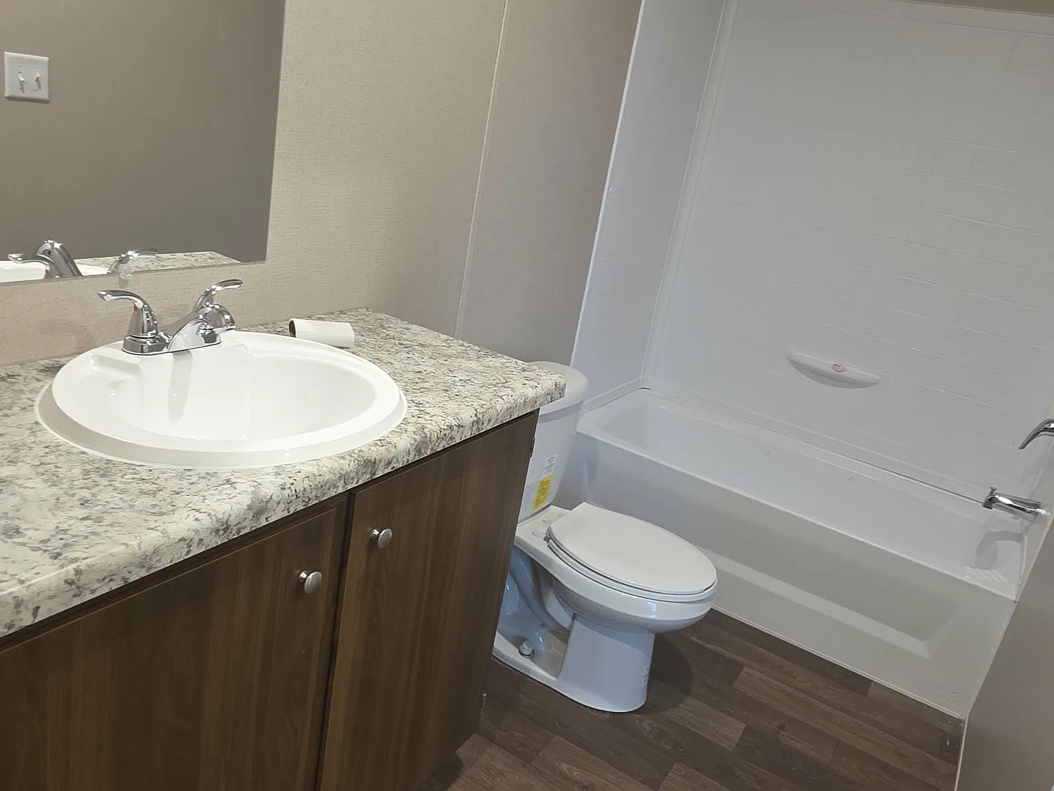 3 bed, 924 sqft, $1,290 — Photo 4