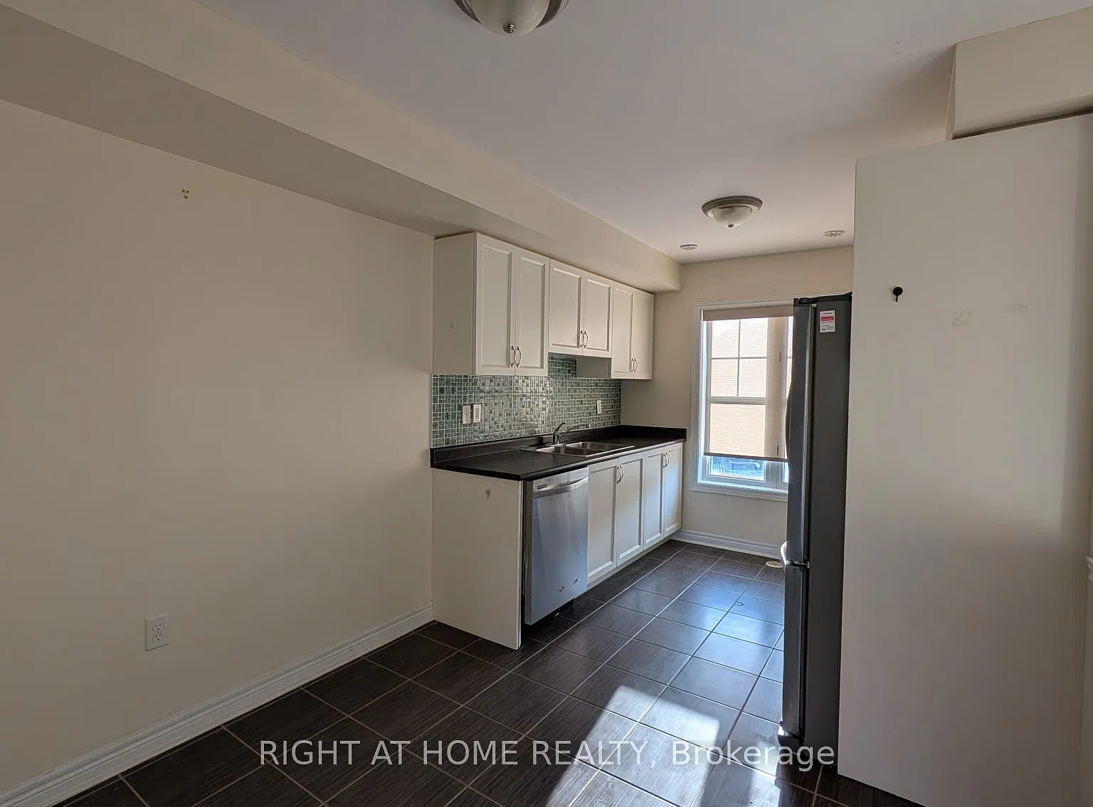 2 bed, $2,400 — Photo 3