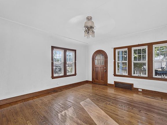 3rd image of 1510 Augusta STREET