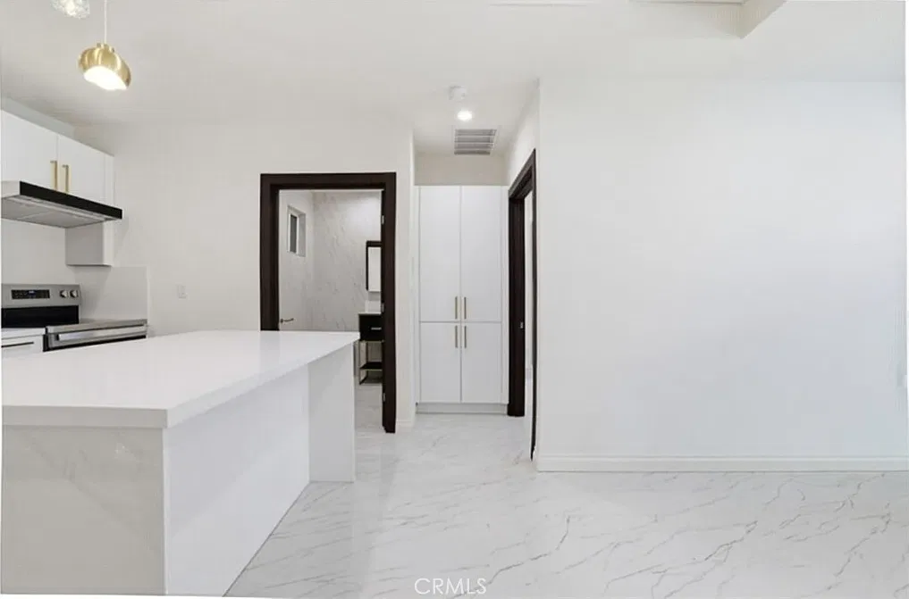 1 bed, 500 sqft, $2,200 — Photo 4