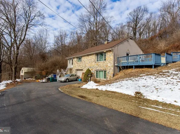 51 Club Ln, Fleetwood, PA 19522