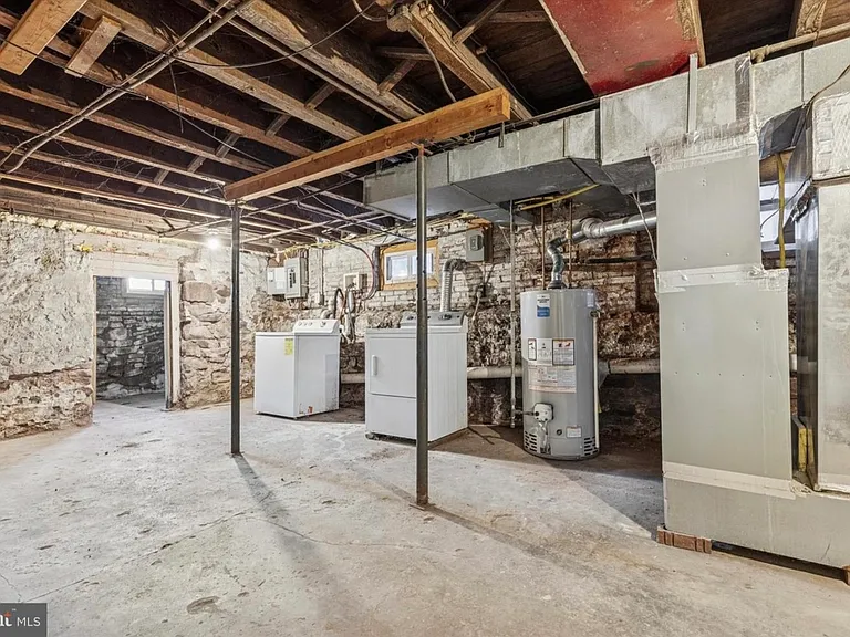 206 Chain St — Photo 10