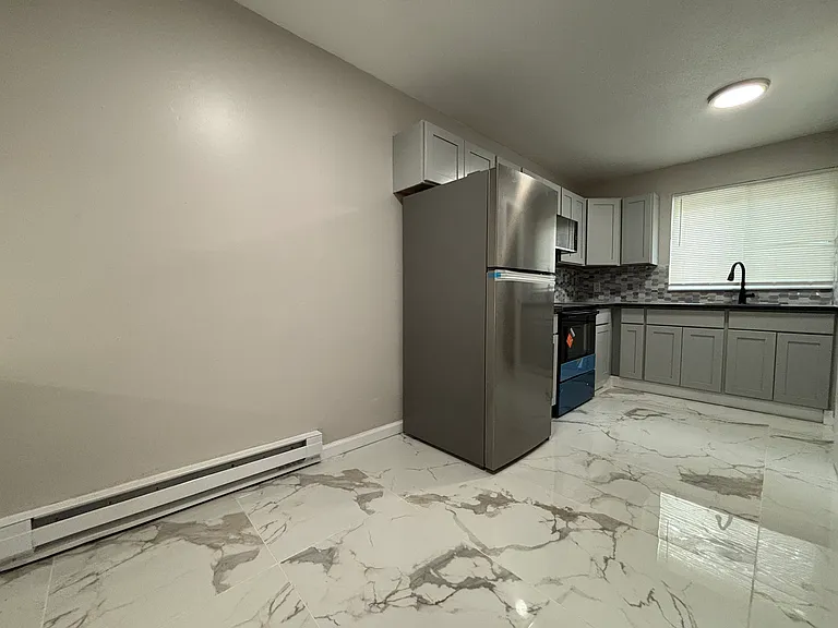 559 Sherman Pkwy #13 — Photo 2
