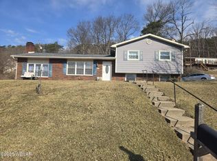 37 Pineview Dr, Lock Haven, PA 17745