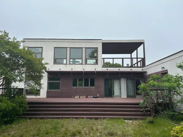 https://photos.zillowstatic.com/fp/790ec24568f922a0e32115ac46f45a3b-p_e.webp