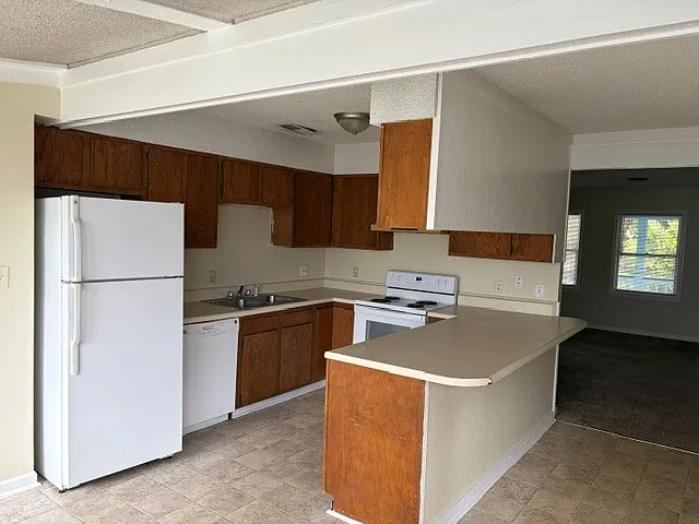 25 Sams Point Rd — Photo 3