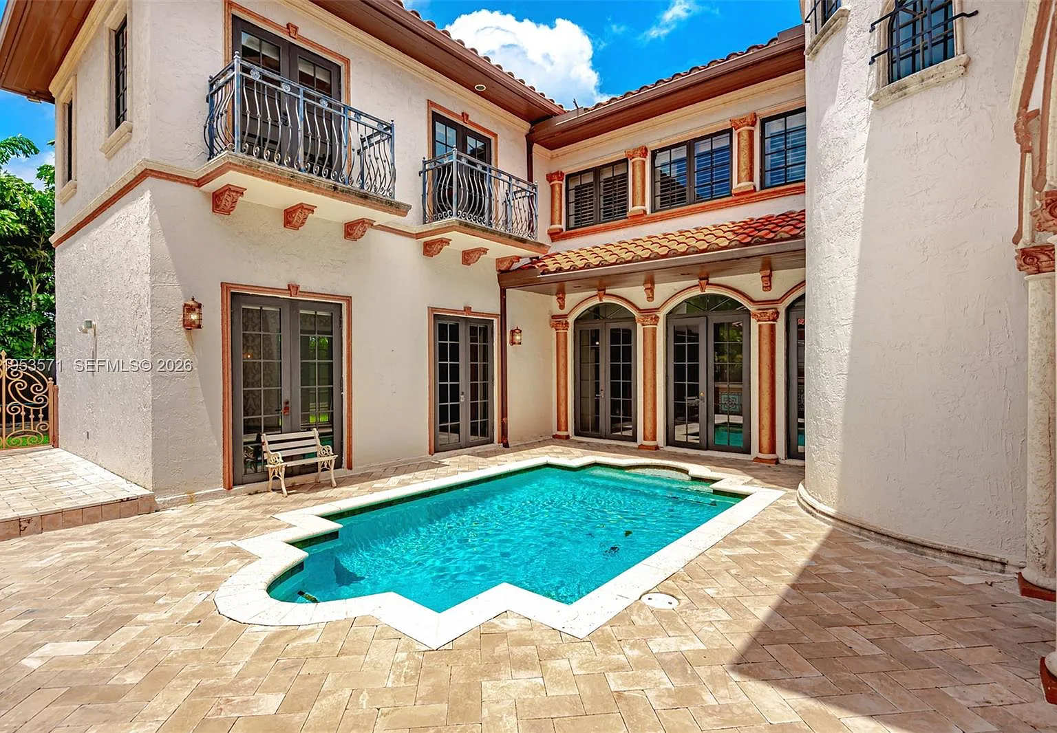 6 bed, 4.5 bath, 4711 sqft, $15,000 — Photo 1
