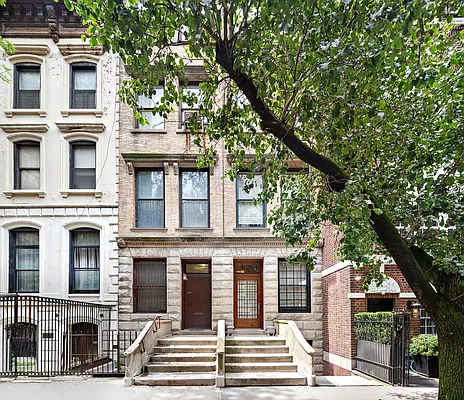 Sold by Compass | media 21