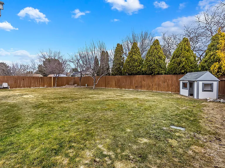 624 Greentree Way — Photo 32