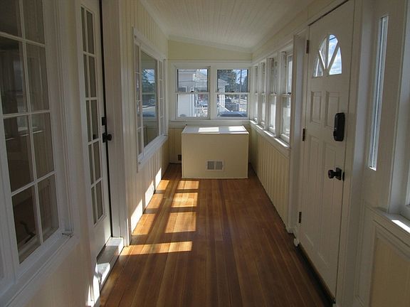 4th image of 84 Tafts Ave