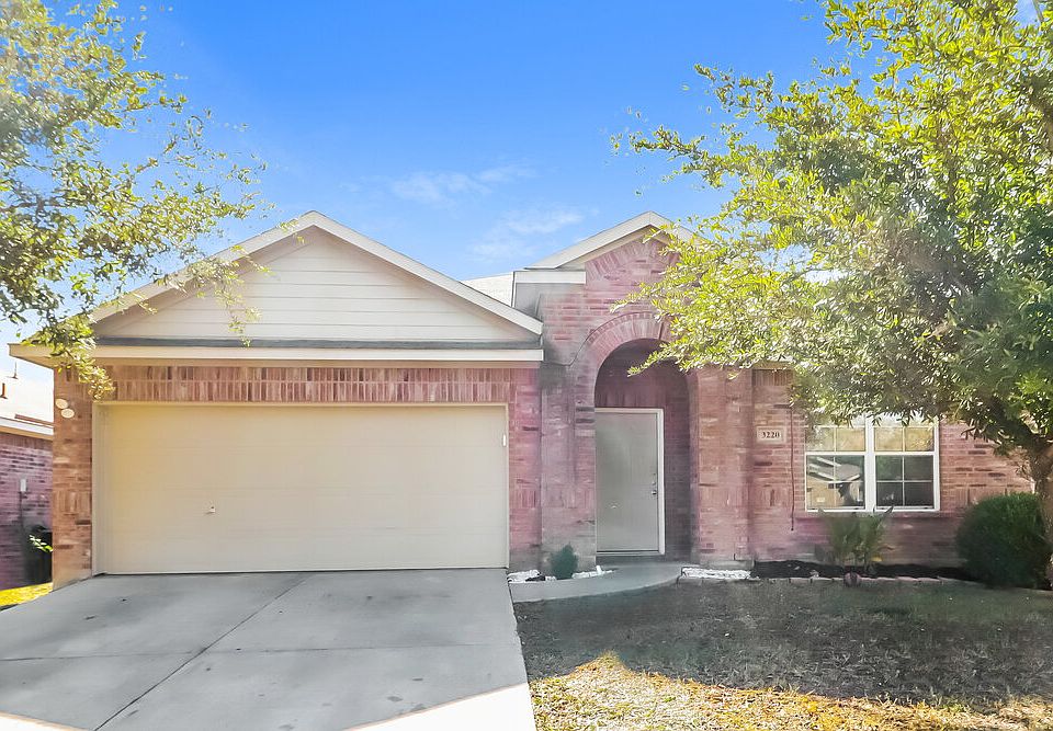 1st image of 3220 Royal Crest Dr