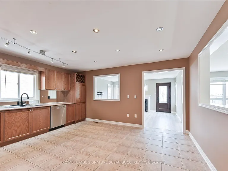 51 Landsdown Cres — Photo 12