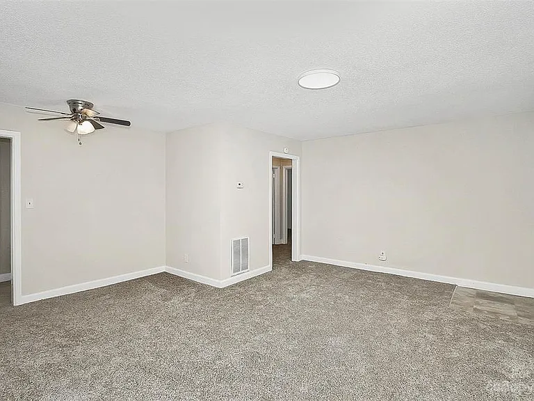 2300 Vanderbilt Rd — Photo 9