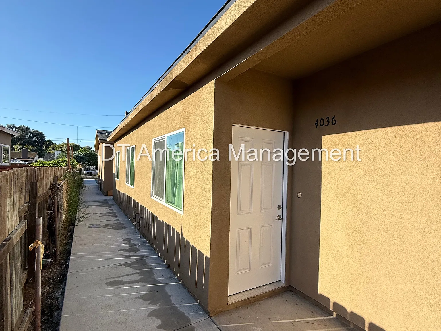 3 bed, 850 sqft, $2,600 — Photo 2