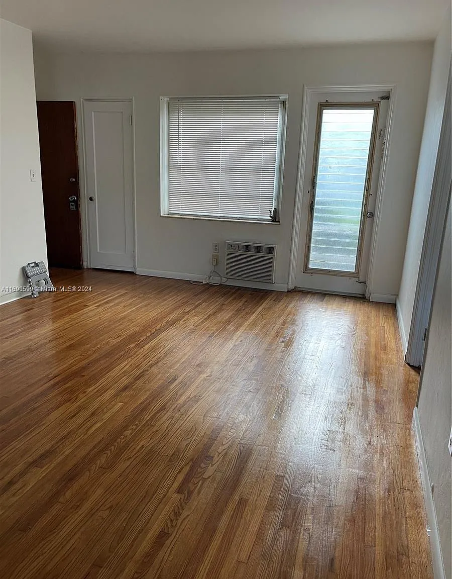 1010 S Douglas Rd — Photo 4