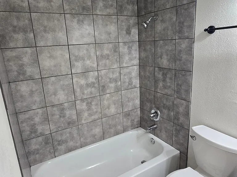 1447 N 53rd Dr — Photo 23
