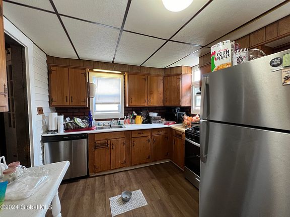 2nd image of 6 N Oak Street