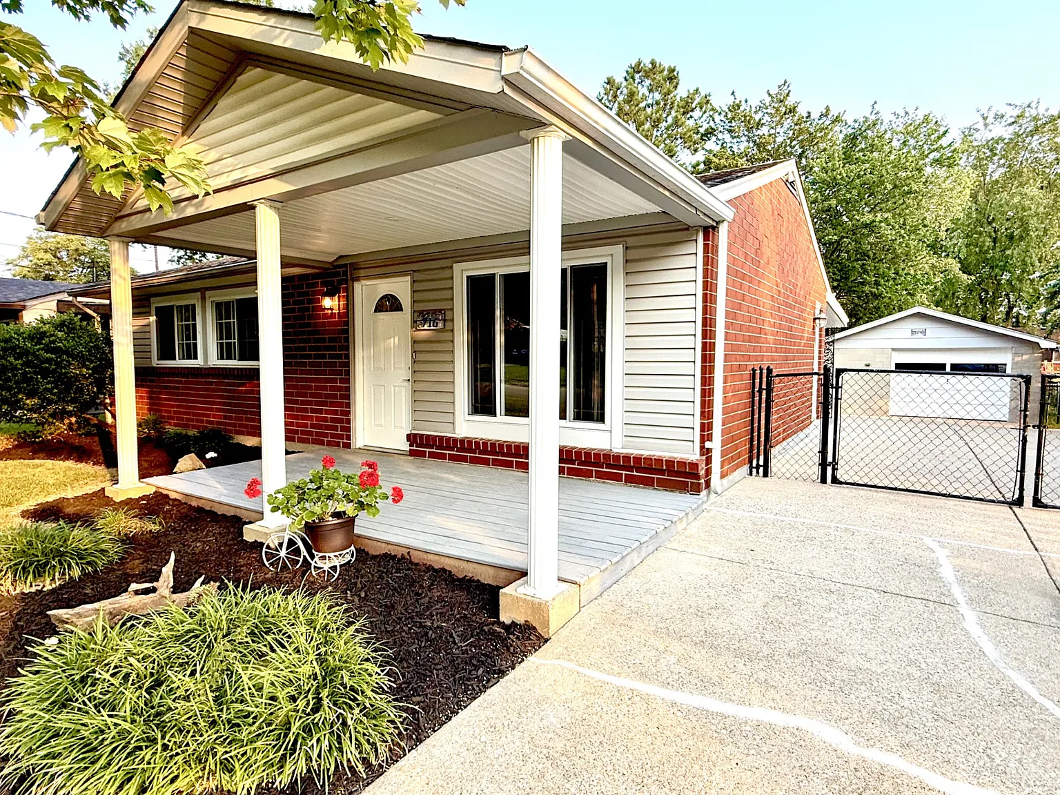 3 bed, 925 sqft, $1,500 — Photo 3