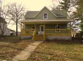 213 S Pope St, Benton, IL 62812