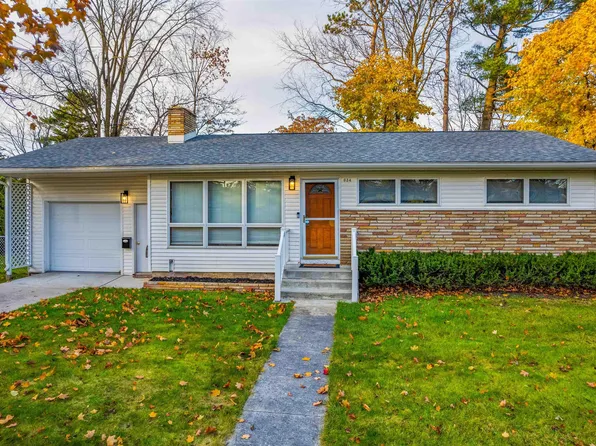 634 W 12th St, Traverse City, MI 49684