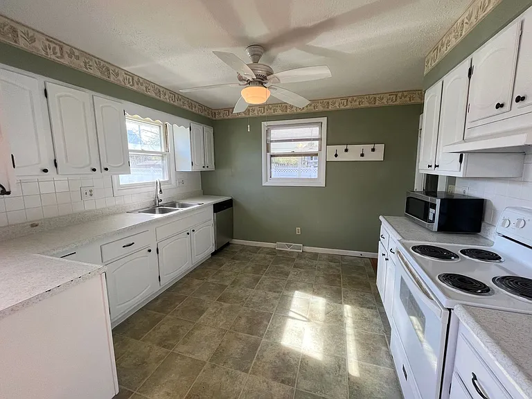 4059 Woodland Ln — Photo 5