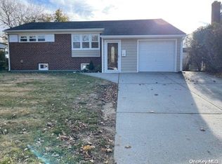 51 Flower Rd, Valley Stream, NY 11581