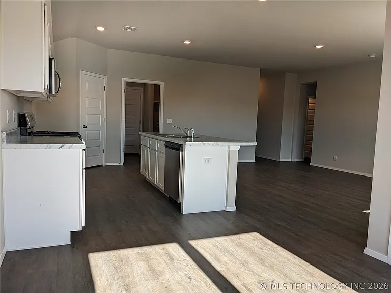 1011 W Odessa Rd — Photo 4
