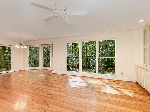 5th image of 104 Juniper Pl