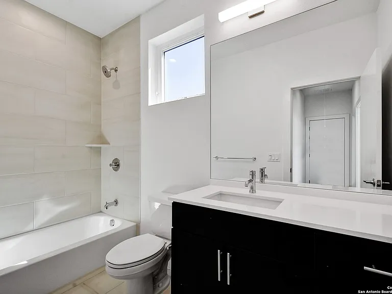 Third floor full bathroom #2