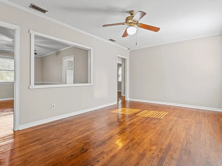 315 Azalea Cir W — Photo 2
