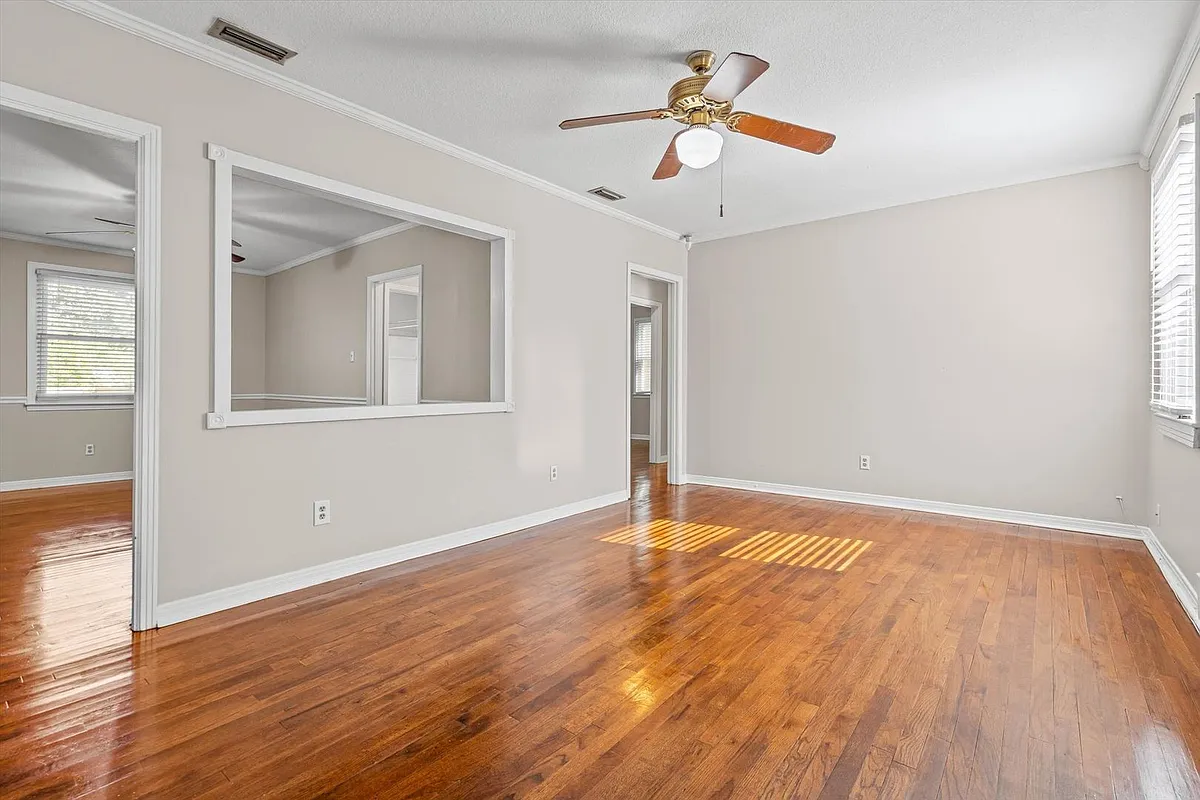 Building Photo - 315 Azalea Cir W