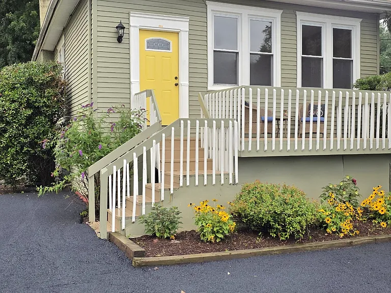 554 Parkvale Ave — Photo 3