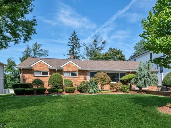 65 Wyoming Rd, Paramus Boro, NJ 07652