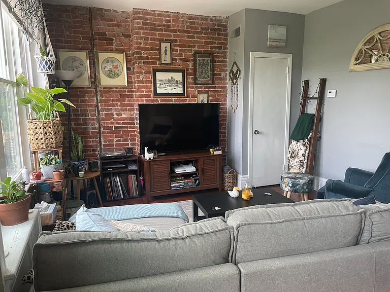 2700 California Ave #2L — Photo 4