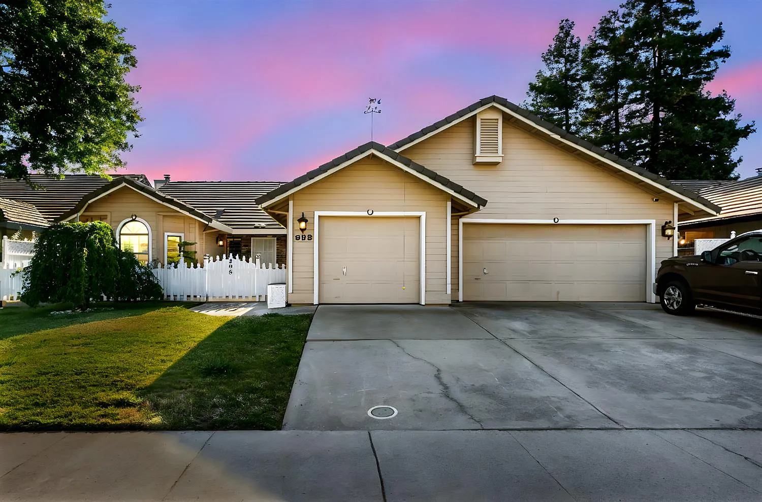 998 Fernando Way photo 1