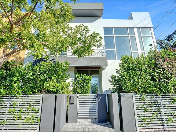 2nd image of 600 NE 8th Avenue