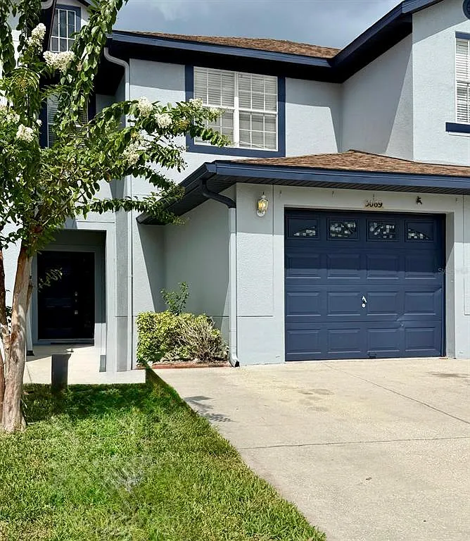 3 bed, 2.5 bath, 1749 sqft, $2,300 — Photo 2