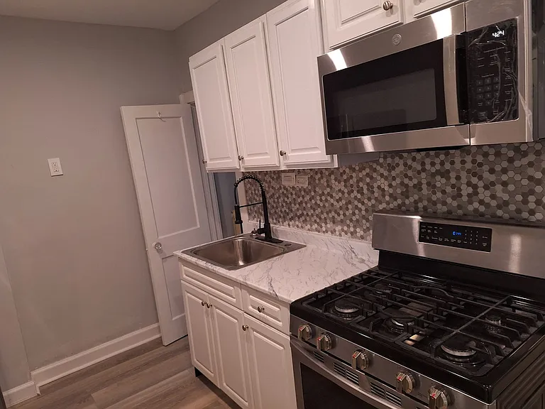 5235 Oxford Ave — Photo 7