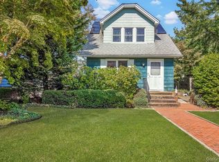 547 Maude St, Hempstead, NY 11550