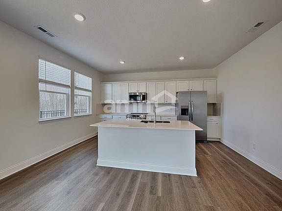 5th image of 212 Deanscroft Dr