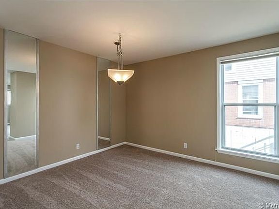 5th image of 1025 N Jasmine St Unit 8