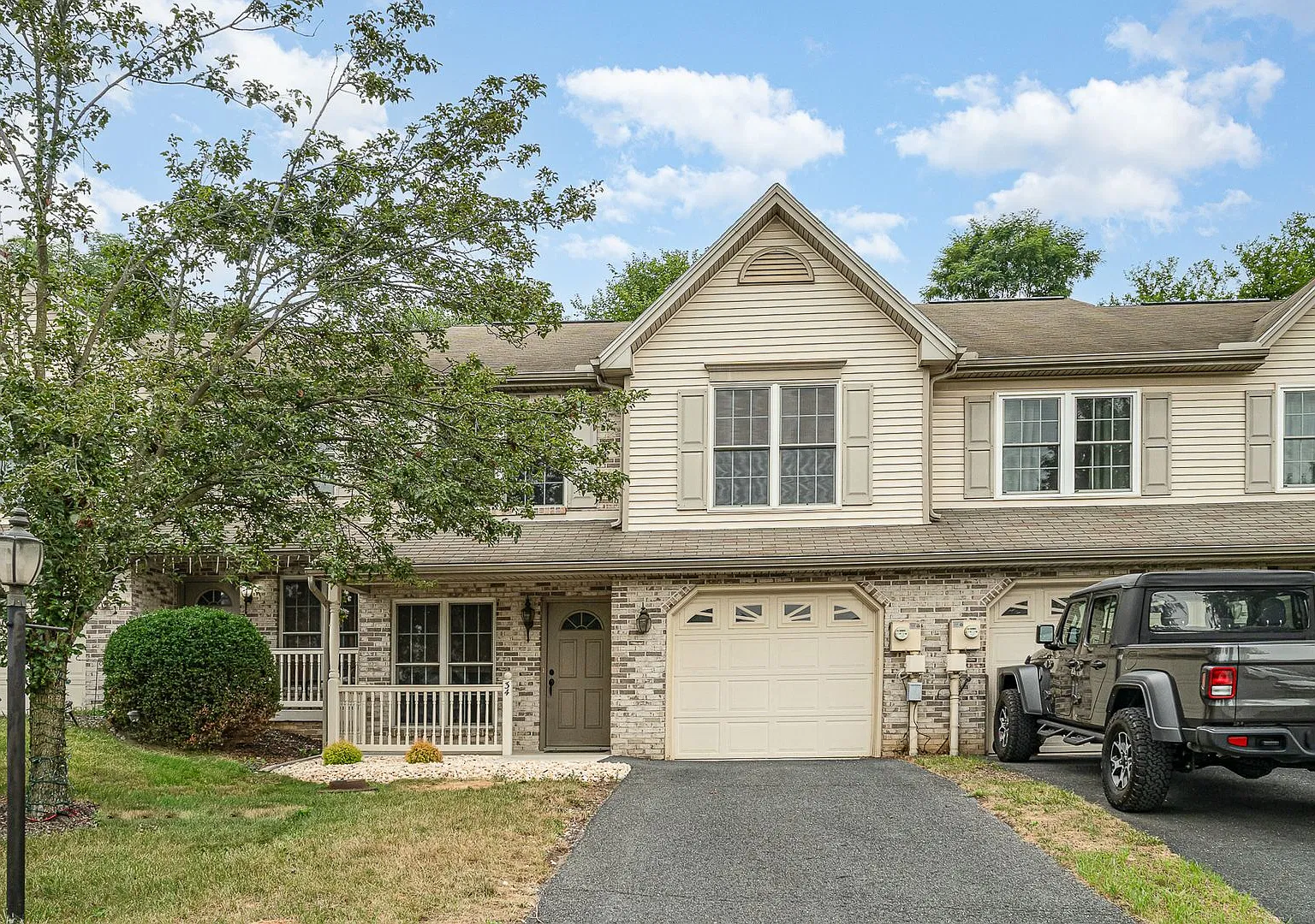 Introducing a charming 3-bedroom, 2.5-bathroom home located in Mechanicsburg, PA — Photo 2