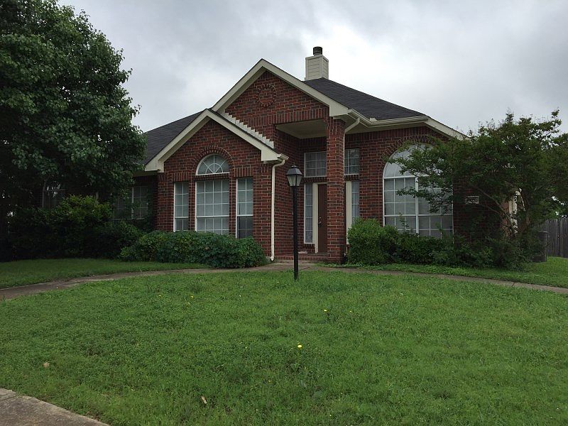 1st image of 2408 Parkchase Cir