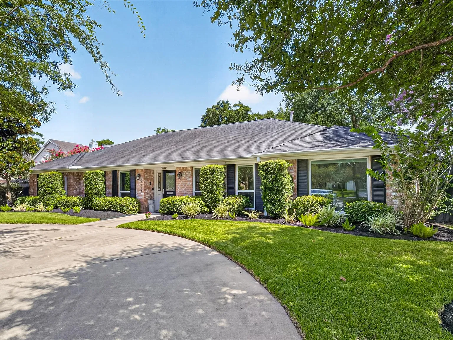 4 bed, 2.5 bath, 2599 sqft, $3,995 — Photo 3