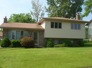 725 E Weathersfield Way, Schaumburg, IL 60193