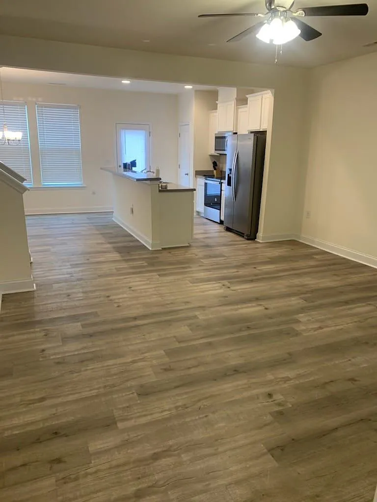 3 bed, 2.5 bath, 1600 sqft, $1,825 — Photo 2