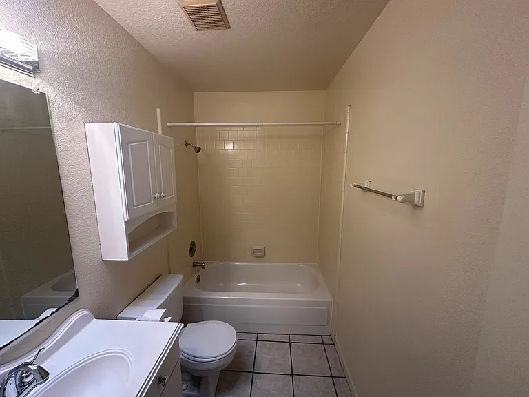 784 W 37th St — Photo 11