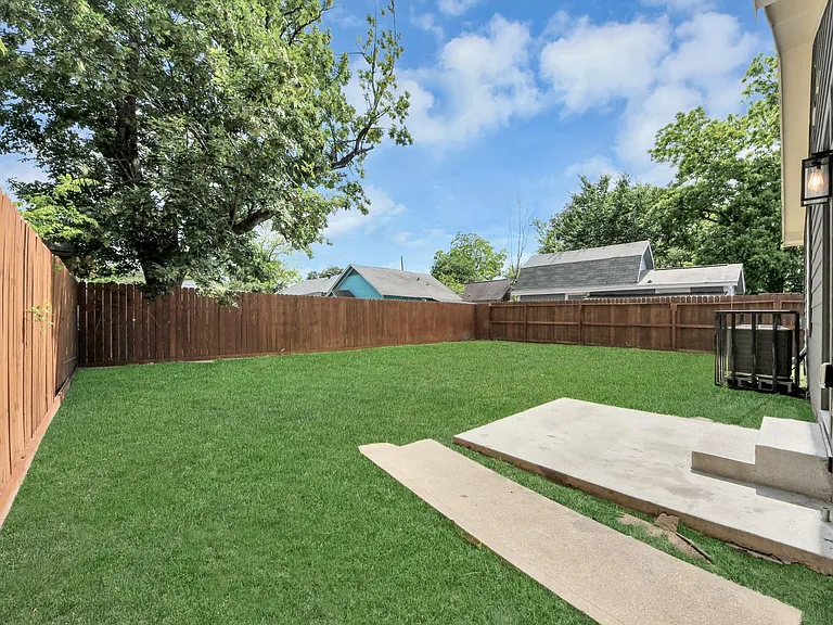 7605 Avenue C — Photo 40