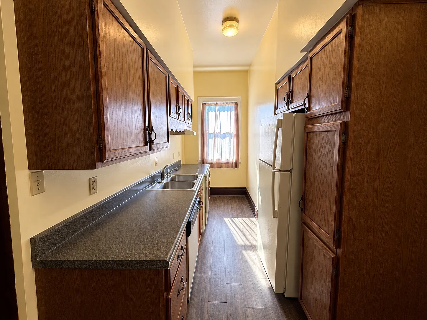 2 bed, $1,300 — Photo 4